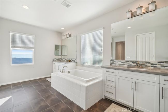 19216 Bension Dr, House other with 6 bedrooms, 4 bathrooms and 2 parking in Santa Clarita CA | Image 20