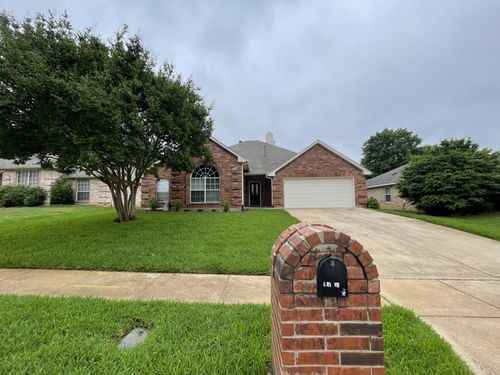 204 Carlsbad Dr, Mansfield, TX, 76063-8011 | Card Image