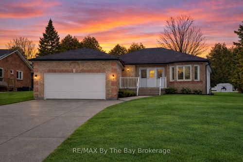 22 Britton Court, Wasaga Beach, ON, L9Z1C1 | Card Image