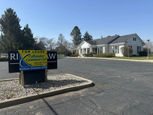 8275 N 32nd St, Richland, MI, 49083-9697 | Card Image