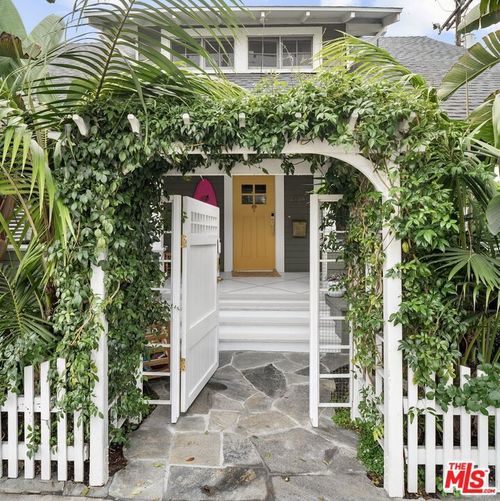 2704 3rd St, Santa Monica, CA, 90405-4111 | Card Image