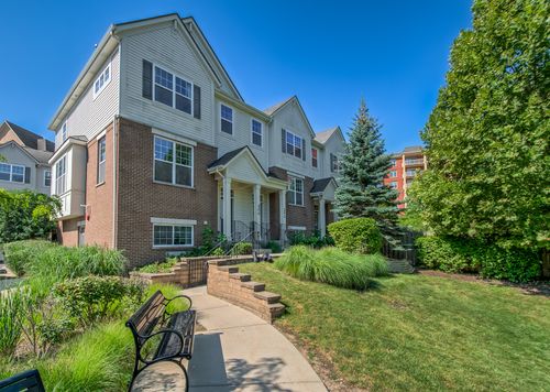 200 Concord Court, Morton Grove, IL, 60053 | Card Image