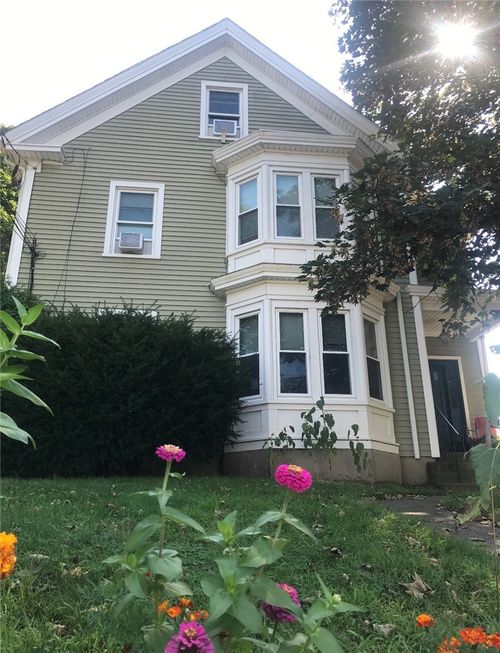 38 Chester Ave, Westerly, RI, 02891-2324 | Card Image