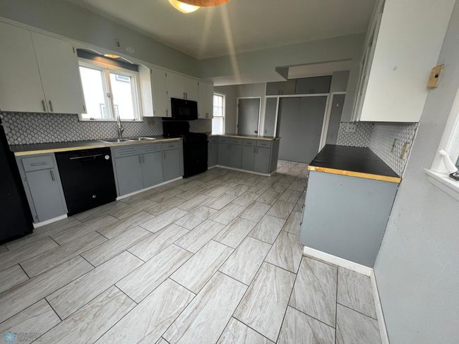 Kitchen | Image 11