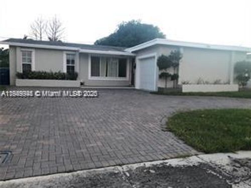 8700 Nw 21st St, Sunrise, FL, 33322-3810 | Card Image