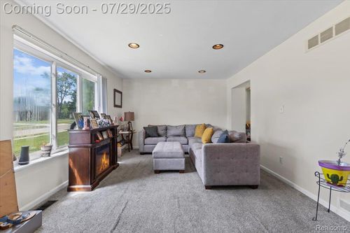 29512 Brentwood St, Southfield, MI, 48076-2272 | Card Image