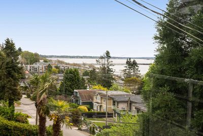 14623 W Beach Ave, House other with 3 bedrooms, 1 bathrooms and 3 parking in White Rock BC | Image 1