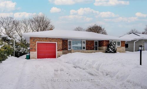 834 Law St, Oshawa, ON, L1G4M4 | Card Image