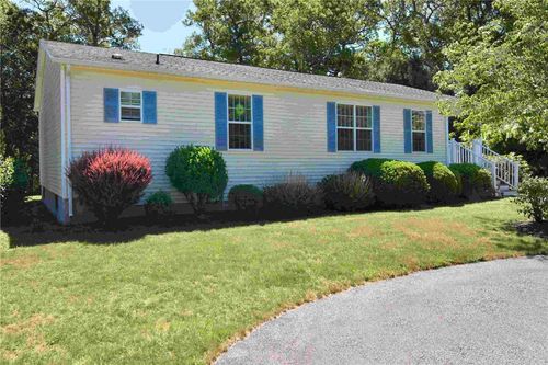 10 Stellar Way, South Kingstown, RI, 02879-7809 | Card Image