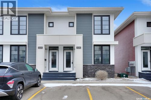124-3229 Elgaard Dr, Regina, SK, S4X0L2 | Card Image