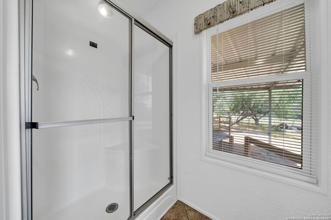6 River Bluff Dr, House other with 4 bedrooms, 3 bathrooms and null parking in Lytle TX | Image 16