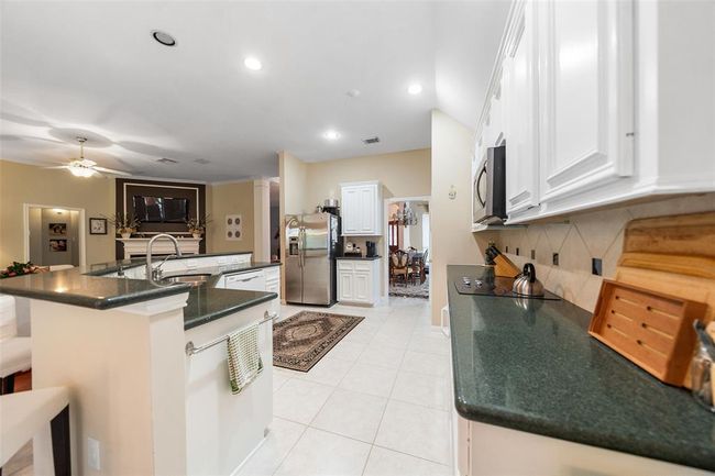 7410 Fall Creek Bnd, House other with 4 bedrooms, 2 bathrooms and 2 parking in Humble TX | Image 24