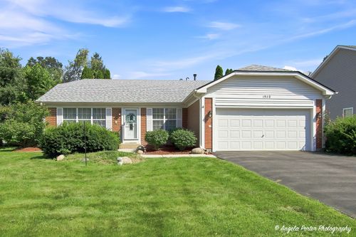 1940 Honey Locust Dr, Algonquin, IL, 60102-4229 | Card Image