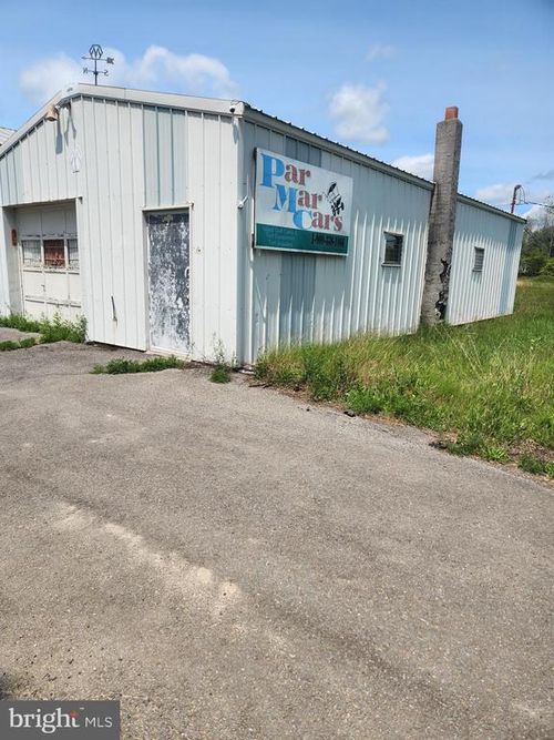 211 Kuhenbeaker Rd, Blakeslee, PA, 18610-7818 | Card Image