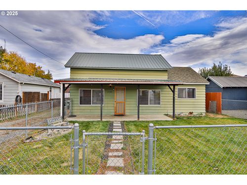 2130 Cherry St, Baker City, OR, 97814-3052 | Card Image