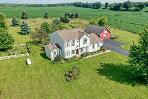 W334N7700 Stone Bank Road, Merton, WI, 53066 | Card Image