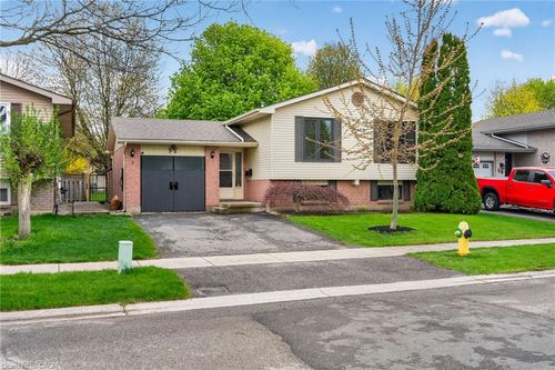 52 Latzer Cres, Brantford, ON, N3V1E1 | Card Image