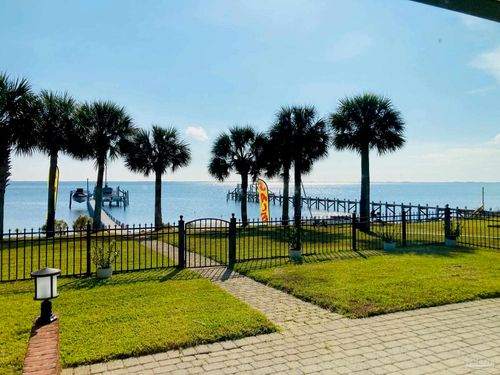 6735 Tidewater Dr, Navarre, FL, 32566-7463 | Card Image