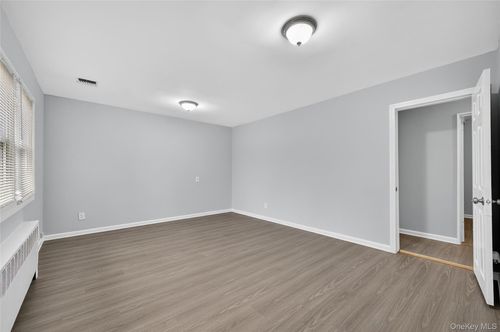 552 Old Country Rd, Plainview, NY, 11803-6500 | Card Image