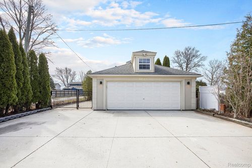 9861 Dixie Hwy, Ira, MI, 48023-2817 | Card Image