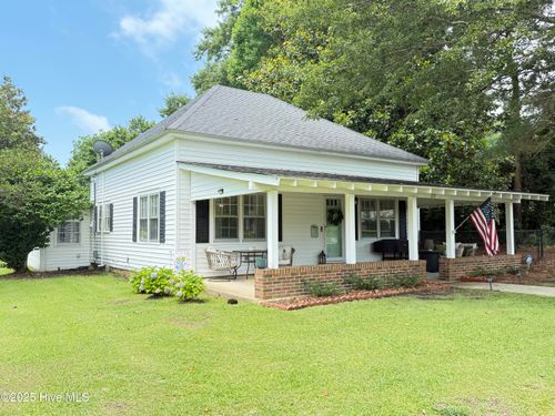 122 E Station St, Mount Olive, NC, 28365-1421 | Card Image