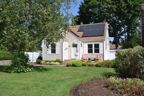 83 Brook St, Islip, NY, 11751-2001 | Card Image