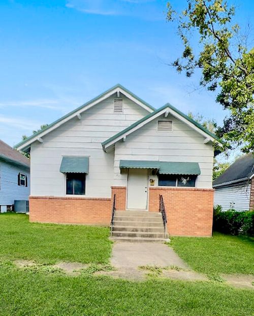 611 8th St, Monett, MO, 65708-1725 | Card Image