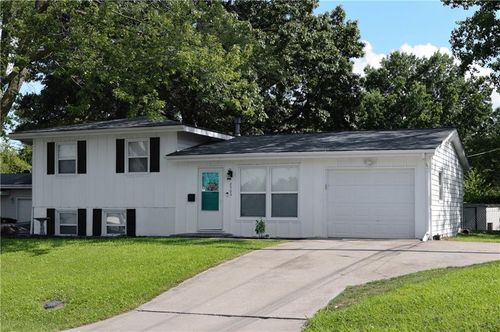 2503 Ne 64th St, Gladstone, MO, 64118-3723 | Card Image