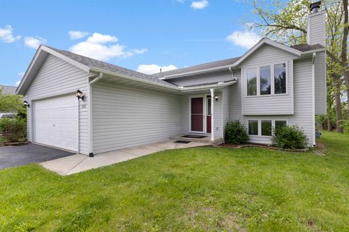 128 Brandywine Dr Se, Poplar Grove, IL, 61065-8985 | Card Image