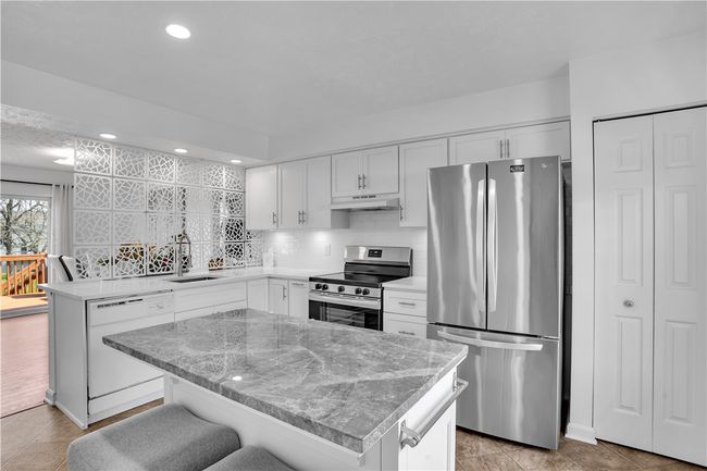 841 Sunset Cir, Townhouse with 3 bedrooms, 4 bathrooms and 2 parking in Cranberry Twp PA | Image 13