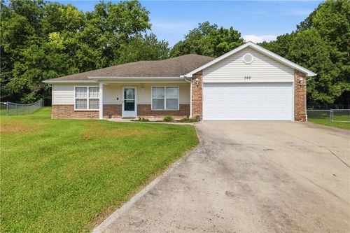 392 Hazelwood Drive, Warrensburg, MO, 64093 | Card Image