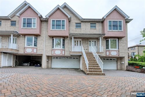 425 West St, Fort Lee, NJ, 07024-5060 | Card Image