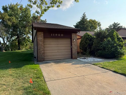 11960 E Fort Lauderdale St, Warren, MI, 48093-4503 | Card Image