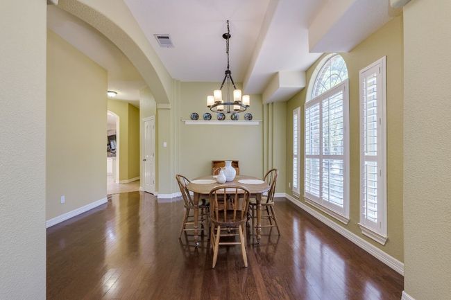 Formal dining space | Image 9