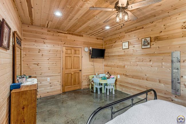 14426 110 Th St, House other with 5 bedrooms, 3 bathrooms and null parking in Oskaloosa KS | Image 24