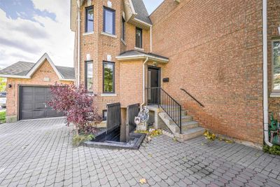 MAIN - 39A Lippincott St E, Home with 3 bedrooms, 2 bathrooms and 2 parking in York ON | Image 2