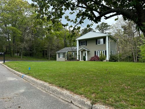 11 Grace Ln, Coram, NY, 11727-1435 | Card Image