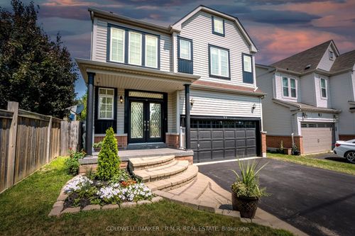 82 Vipond Rd, Whitby, ON, L1M2P2 | Card Image
