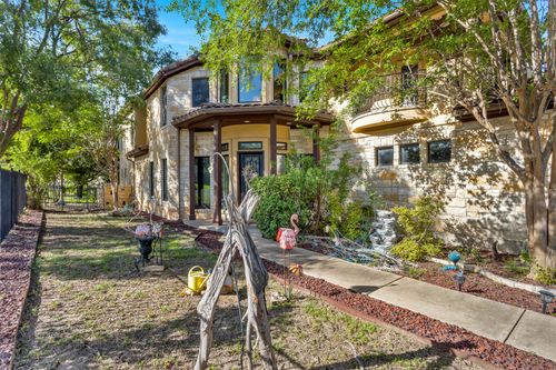 1 Treehaven Ln, The Hills, TX, 78738-1445 | Card Image