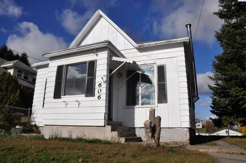 606 W Steptoe Ave, Oakesdale, WA, 99158-9676 | Card Image