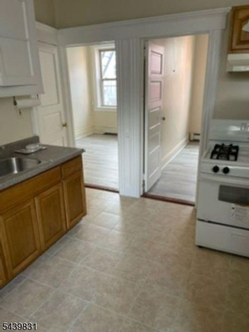 54 Center St, Clifton, NJ, 07011-3918 | Card Image