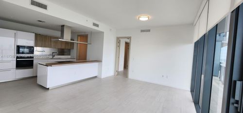 ph5705-1000 Brickell Plz, Miami, FL, 33131-3833 | Card Image