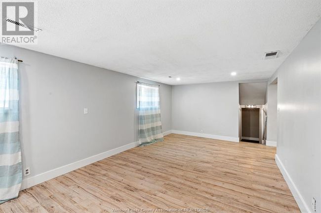 1361 Isabelle Pl, Home with 5 bedrooms, 2 bathrooms and null parking in Windsor ON | Image 35