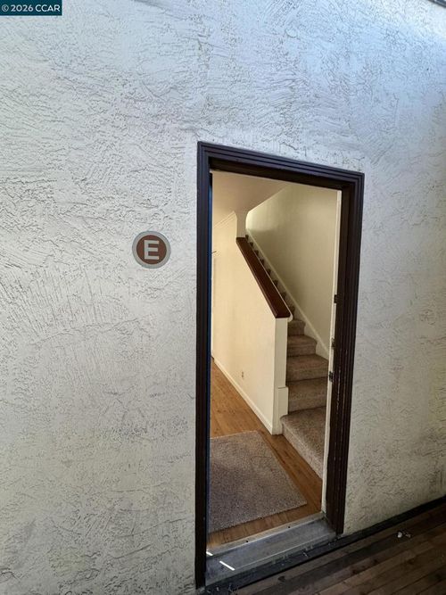 e-2100 Laguna Cir, Concord, CA, 94520-2915 | Card Image