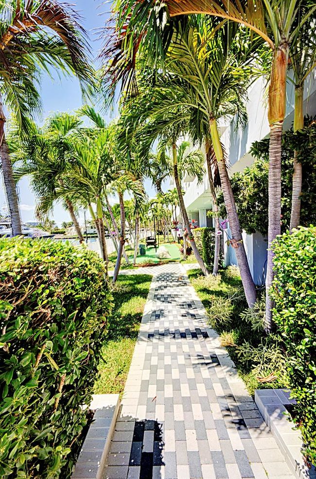 APT-305 - 137 Golden Isles Dr, Condo with 2 bedrooms, 2 bathrooms and null parking in Hallandale Beach FL | Image 27
