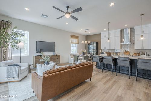 115 W Holcomb Ln, Phoenix, AZ, 85003 | Card Image