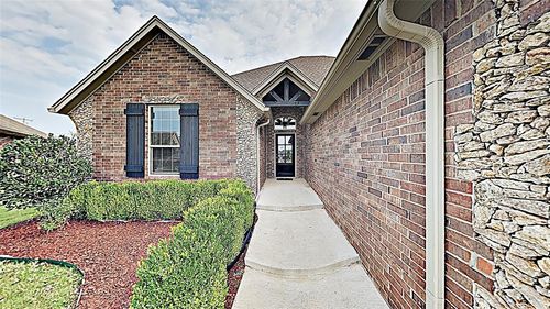17332 Hardwood Place, Edmond, OK, 73012 | Card Image