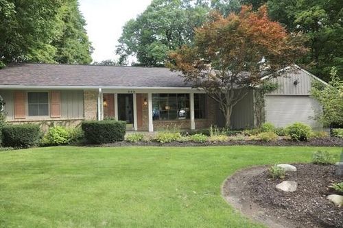 590 E Ravenswood Hills Cir, Brookfield, WI, 53045-3500 | Card Image