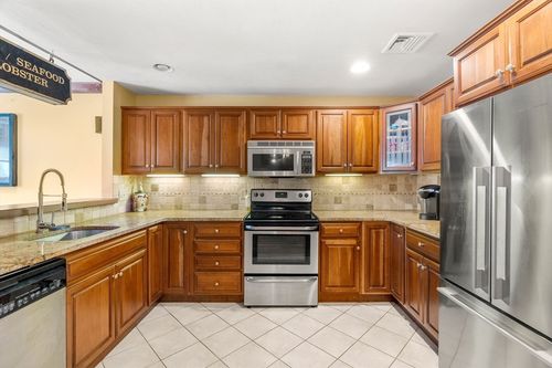 5-5 Hobart Ln, Rockland, MA, 02370-1238 | Card Image