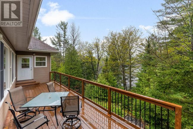 28084 Highway 41, House other with 5 bedrooms, 2 bathrooms and 5 parking in Renfrew ON | Image 35